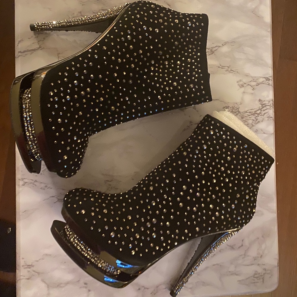 FASCINATE-1011
Pleaser Day & Night